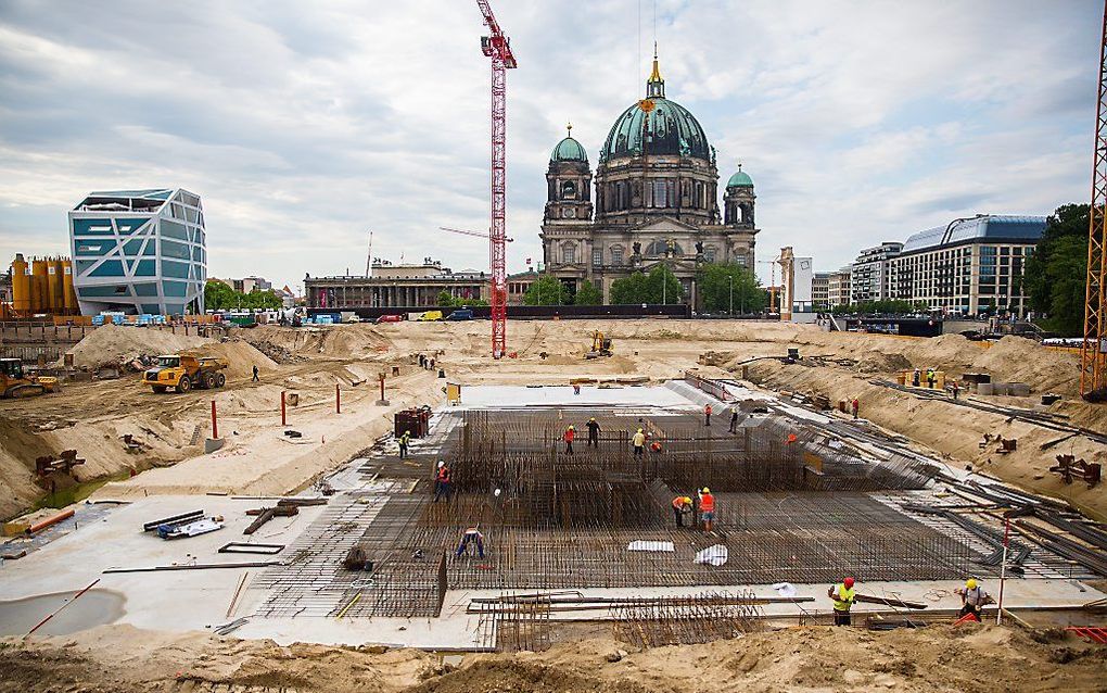 De plaats waar het Berliner Stadtschloss moet verrijzen. Foto EPA