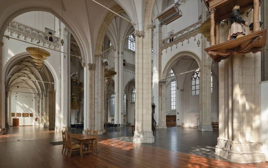 In ”De Sint-Eusebiuskerk te Arnhem” wordt de bouwgeschiedenis van de kerk uitvoerig beschreven. Het gebouwde groeide van een kleine kapel uit tot een grote kerk. beeld uit ”De Sint-Eusebiuskerk”