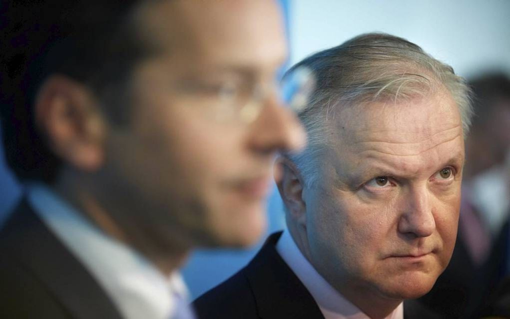 Minister Dijsselbloem en eurocommissaris Olli Rehn. Beeld EPA