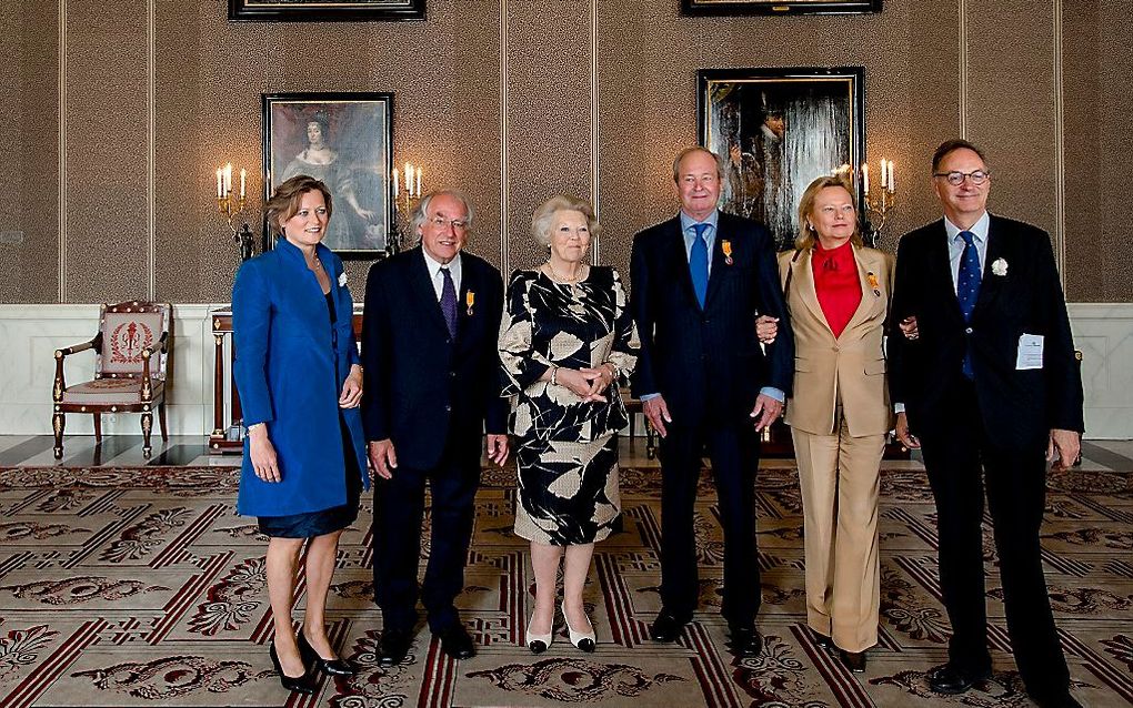 Prinses Beatrix heeft dinsdagmorgen in het Koninklijk Paleis in Amsterdam 3 Zilveren Anjers uitgereikt. Dat is de prijs die prins Bernhard in 1950 in het leven riep als eerbetoon voor mensen die zich ‘vrijwillig en onbetaald’ inzetten voor cultuur of natu