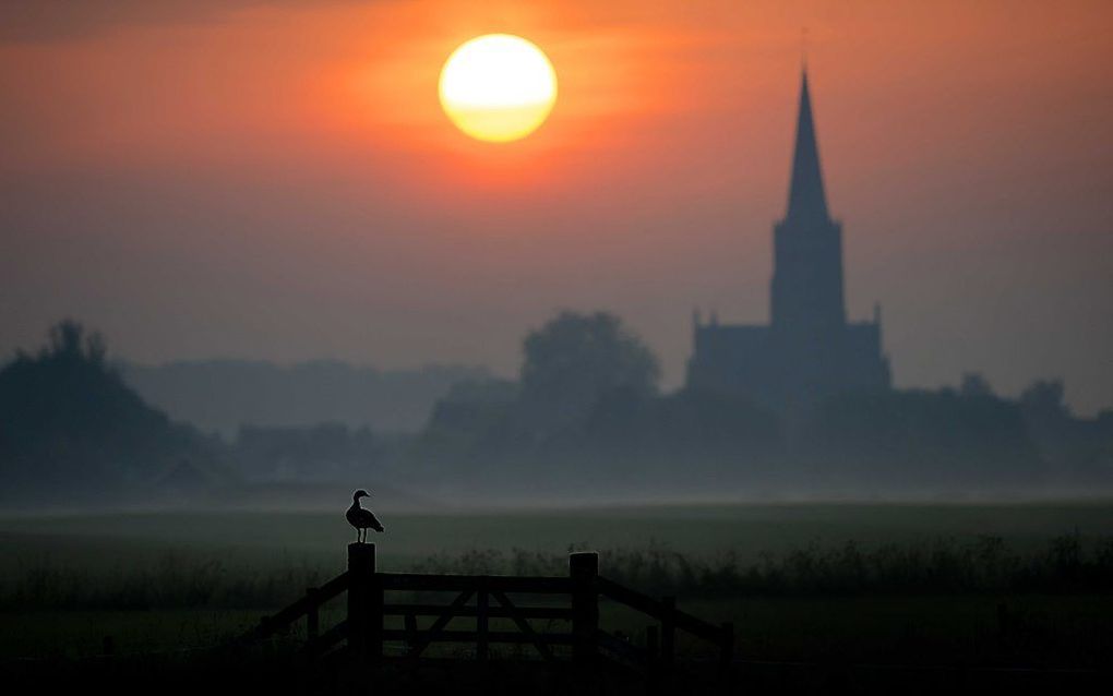 Zonsopkomst woensdag boven het Hollandse landschap van het Utrechtse dorpje Schalkwijk. Beeld ANP