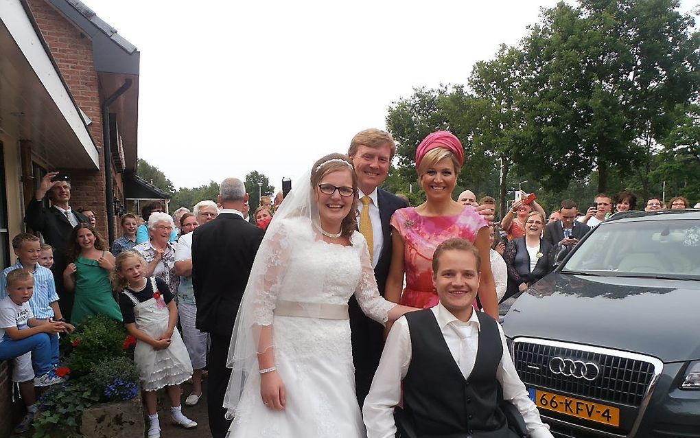 Een bijzonder moment op de bruiloft van Dirk-Jan Wagterveld en zijn vrouw Andrea Wagterveld-Seppenwoolde. Net voordat het diner begon in restaurant De Poppe in Markelo maakten de koning en de koningin daar een sanitaire stop. Uiteraard feliciteerden zij h