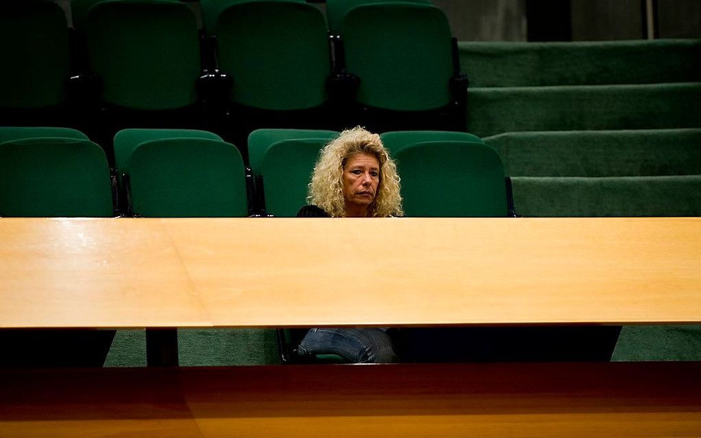 Moeder van Brandon in 2011 bij het spoeddebat in de Tweede Kamer. Foto ANP