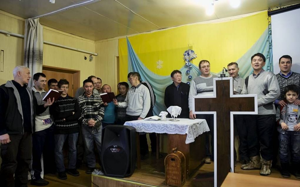 „Wellicht zijn we er diep van overtuigd dat het Evangelie voortgaat in gebieden die ver van ons verwijderd zijn. Maar hoe is het als we letten op onze directe omgeving?” Foto: bijeenkomst van baptisten in Jakoetsk (Rusland).  Beeld Jaco Klamer