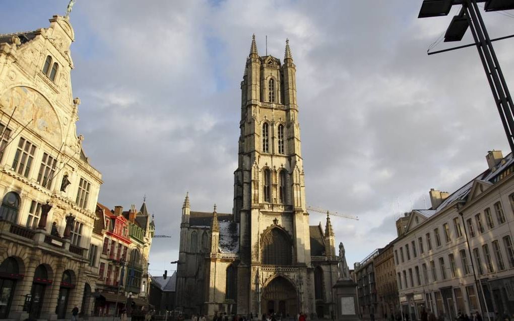 De Sint Baafskathedraal in Gent wordt momenteel gerestaureerd. beeld Wikimedia