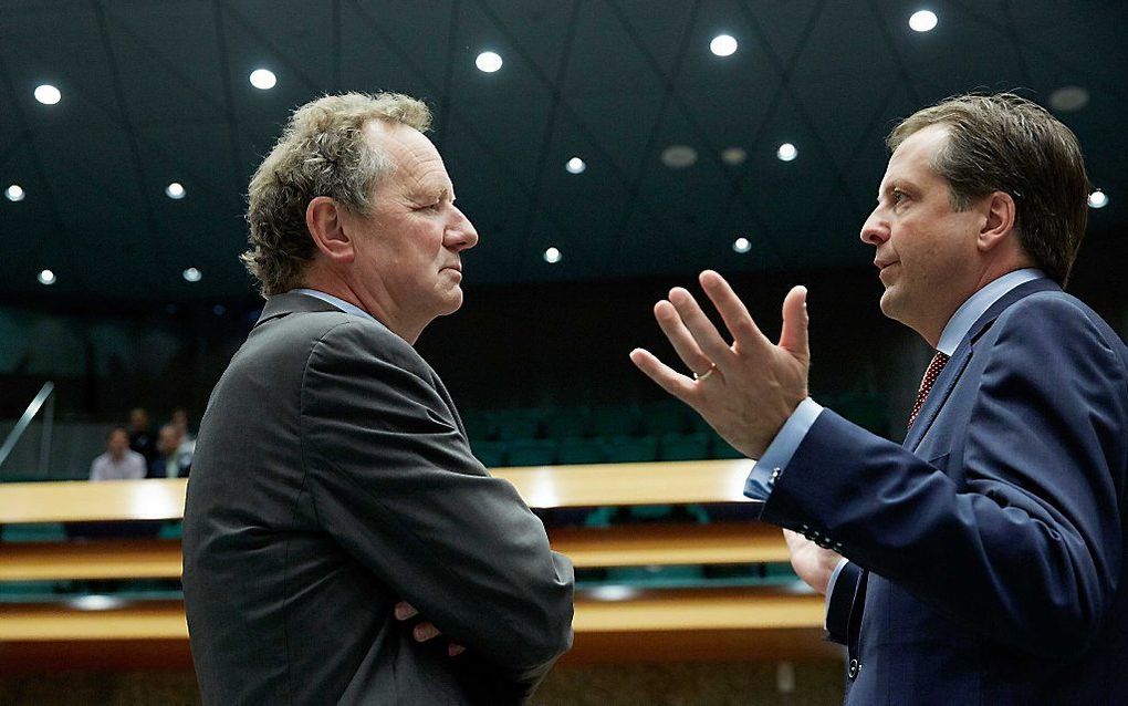 Bram van Ojik van GroenLinks (L) en Alexander Pechtold van D66. beeld ANP