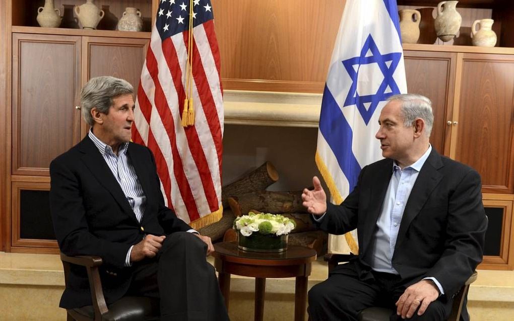 Kerry (l.) en Netanyahu. Foto EPA