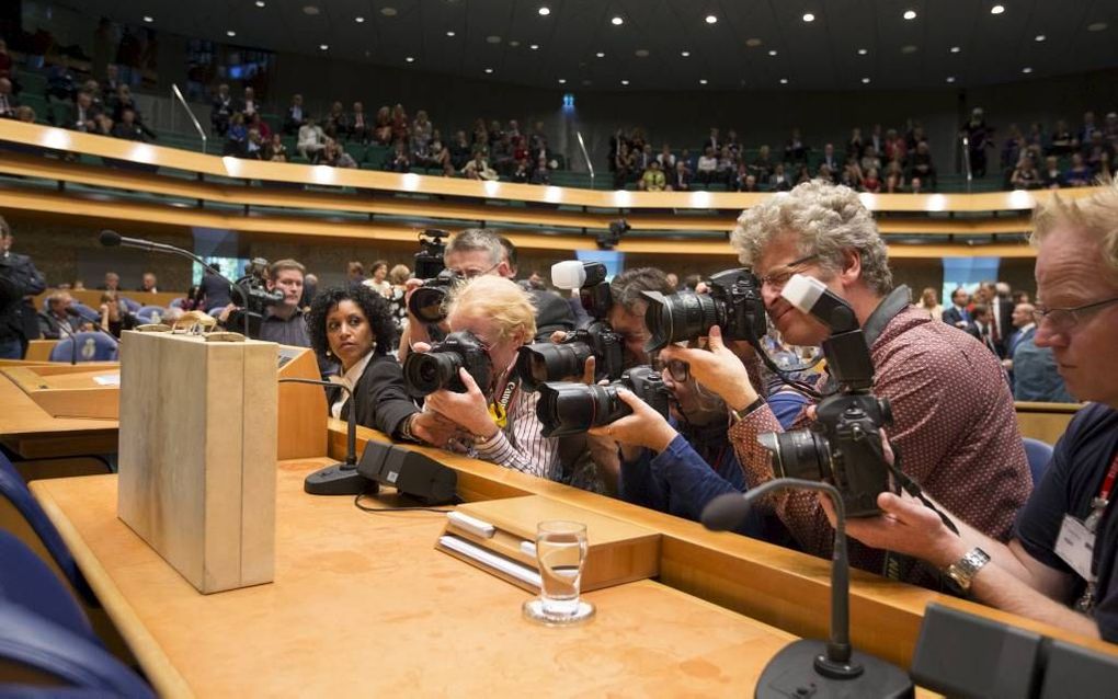 „Als de rente in Nederland rond het huidige niveau blijft of zelfs verder stijgt, betekent dat vroeg of laat een behoorlijke tegenvaller voor de schatkist. Immers, als de rente stijgt, nemen ook de rentelasten over onze hoge en alsmaar verder stijgende st