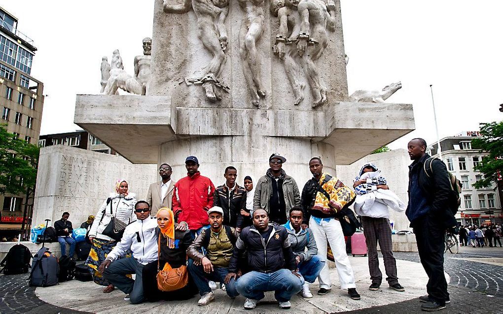 Bewoners van de Vluchtflat demonstreren op de Dam. Beeld ANP