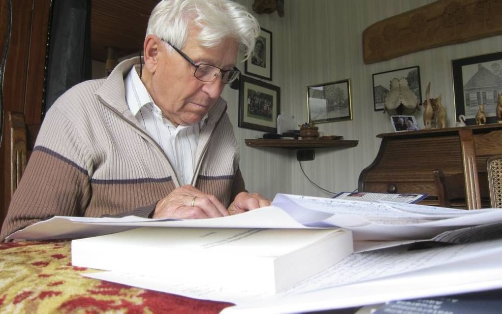 Roelf Wolterink (89) uit Rijssen ergert zich aan mensen die met al te spannende verhalen de geschiedenis naar hun hand zetten. Beeld Gerrit Dannenberg