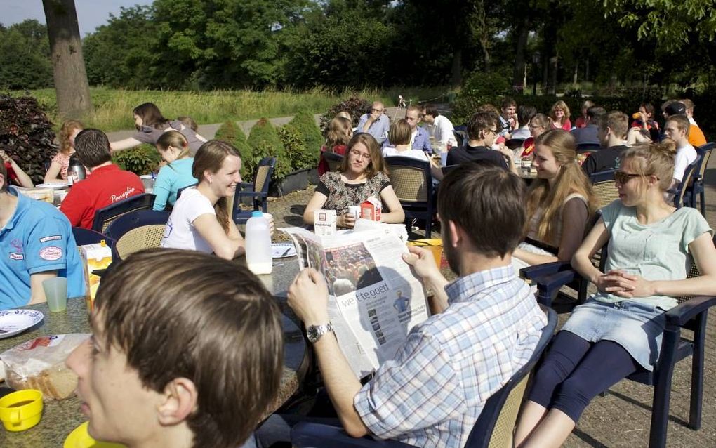 In het Noord-Brabantse Alphen hield de CSFR deze week haar zomerconferentie. Donderdag waren drie kunstenaars te gast. Beeld Dick Vos