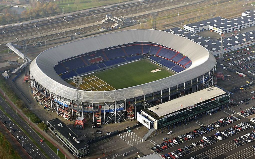 Luchtfoto van De Kuip. De komst van een nieuw stadion van voetbalclub Feyenoord hangt aan een zijden draadje. Foto ANP