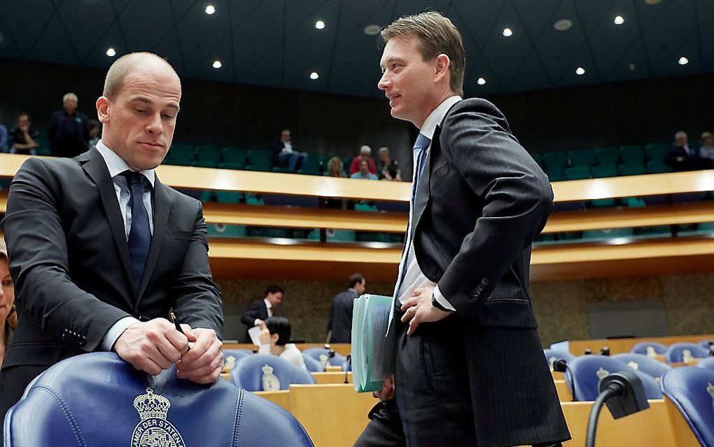 De top van het kabinet en de fractieleiders Diederik Samsom (PvdA) en Halbe Zijlstra (VVD) buigen zich woensdag over de extra bezuinigingen van 6 miljard euro die volgend jaar nodig zijn. Beeld ANP