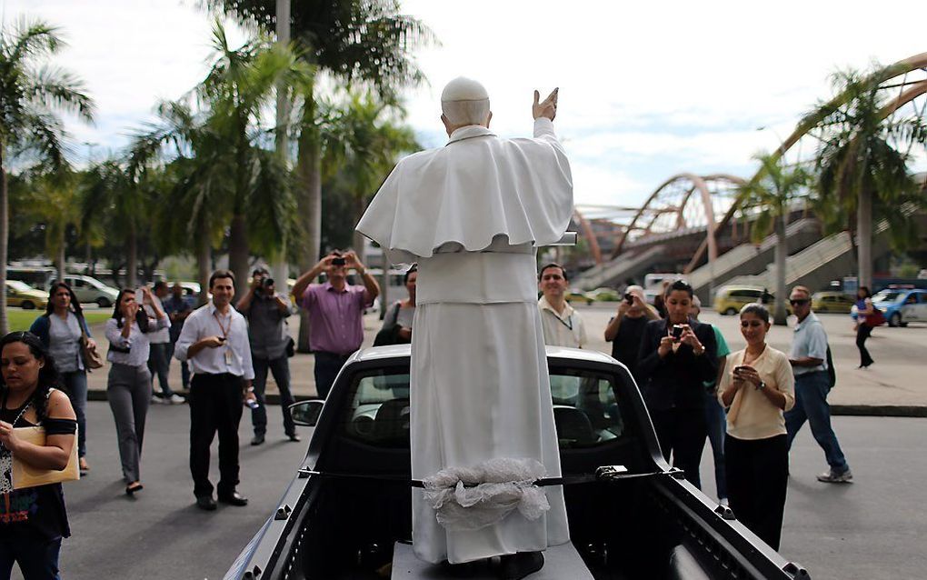 Paus Franciscus heeft een beeld van zichzelf in Buenos Aires laten weghalen. In Brazilië is ook een beeld van hem gemaakt (foto) voor de rooms-katholieke Wereldjongerendagen. Beeld EPA