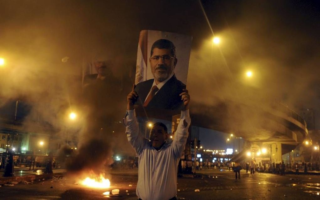 In de Egyptische hoofdstad Caïro gingen ook maandag weer duizenden mensen de straat op om te protesteren tegen het afzetten van president Morsi. Foto EPA