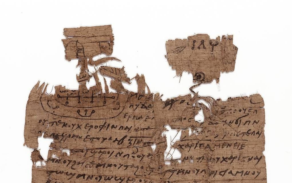 Papyrus met Koptische tekst. Een man vraagt aan twee engelen, onder wie Gabriël, om zijn kwelgeest te verjagen. Foto Allard Pierson Museum