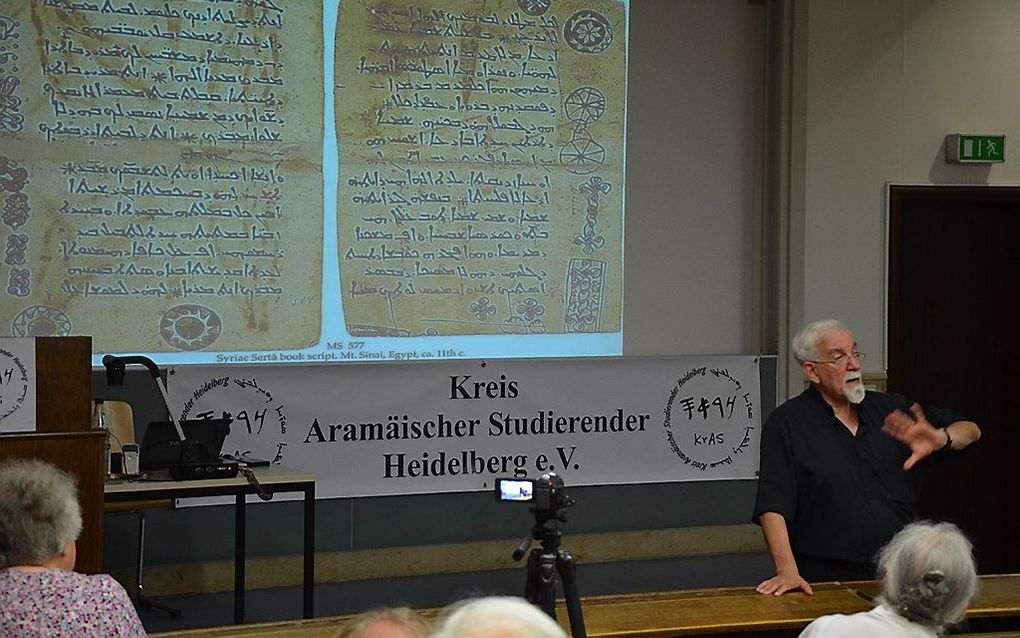 De Egyptische jezuïtische theoloog Samir Khalil Samir hield vrijdagavond op uitnodiging van de Aramese Studentenvereniging Heidelberg een voordracht over de invloed van Aramese christenen op de Arabische wereld.  beeld ZS, Kreis Aramäischer Studierender H