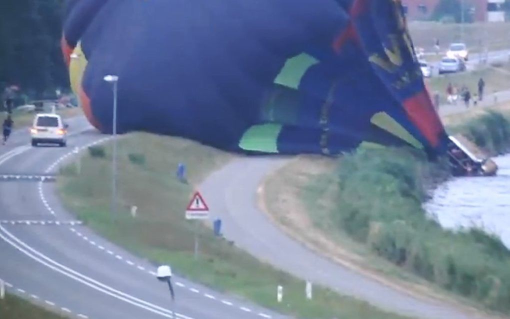 De luchtballon in het Gooimeer. Foto ANP