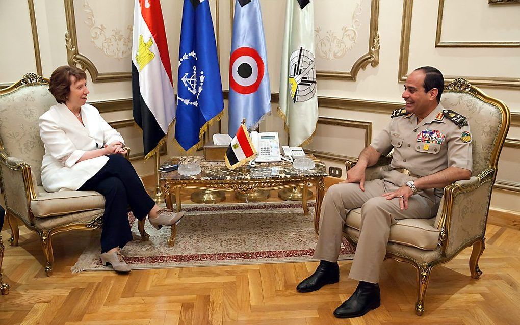 Ashton spreekt maandagmiddag met legerleider Abdel Fattah al-Sisi. Foto EPA