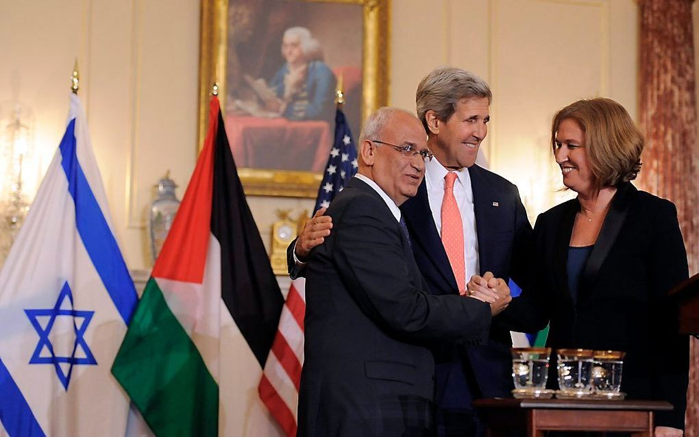 Saeb Erekat, John Kerry en Tzipi Livni (v.l.n.r.). beeld EPA