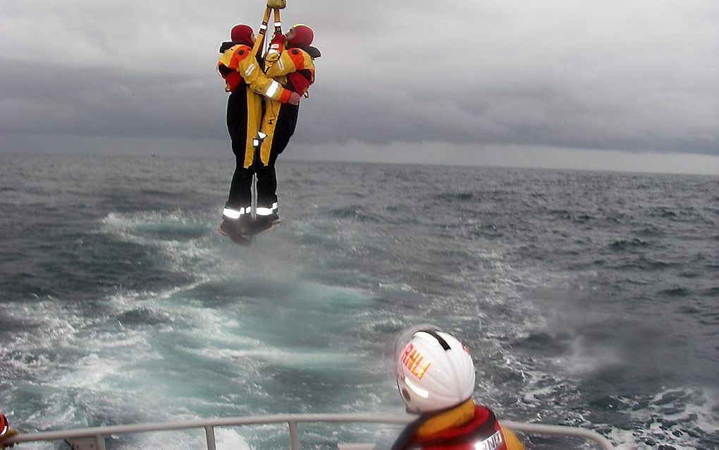 Reddingsactie op de Noordzee bij Schotland in 2006. Foto EPA