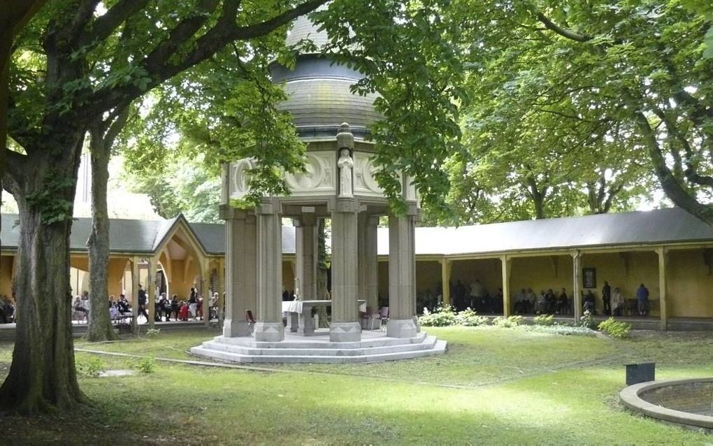 Het Martelveld achter de bedevaartskerk in Brielle, de plek waar de Gorcumse martelaren stierven. Foto RD