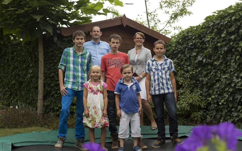 SCHERPENZEEL. Het gezin Van Koeveringe in Scherpenzeel verliest meer dan een kwart van de kinderbijslag als de kabinetsplannen werkelijkheid worden. Foto André Dorst