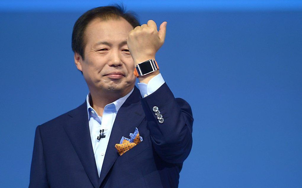 De CEO van Samsung, JK Shin, presenteert de Galaxy Gear tijdens de consumentenelektronicabeurs IFA Berlijn. Foto EPA