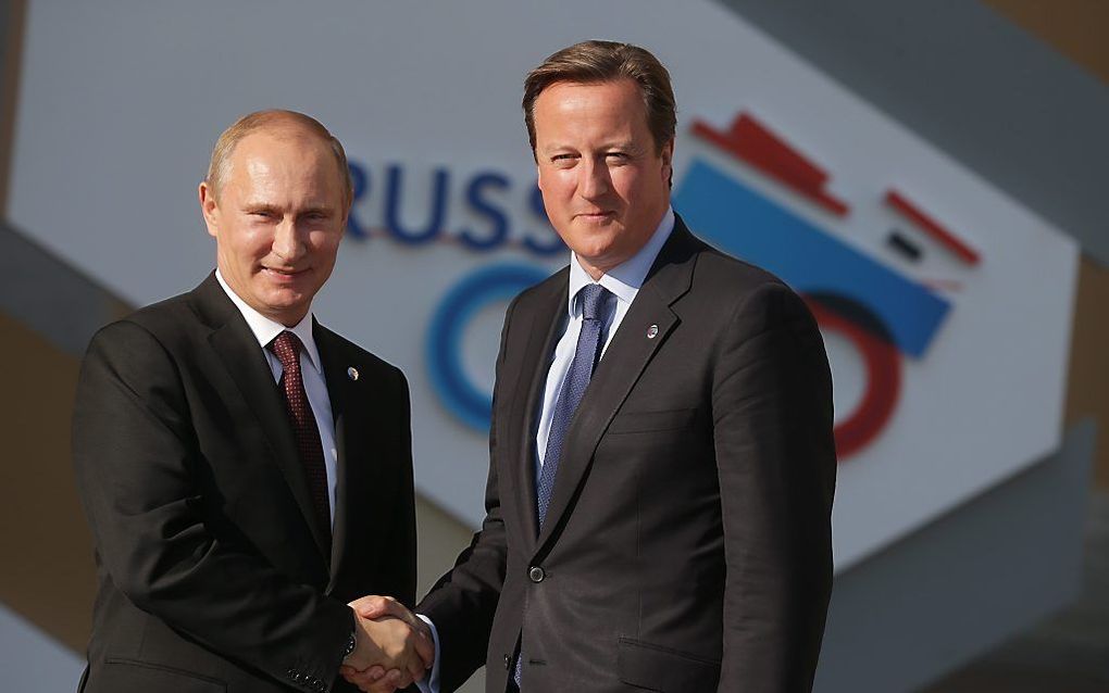 Cameron (R) en Poetin bij aanvang van de G20. Foto EPA