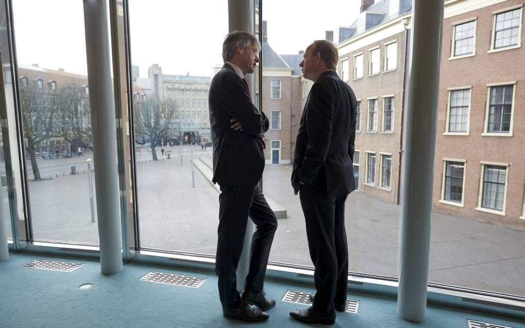 „Het vrouwenstandpunt, de laatste barrière die de SGP en de ChristenUnie ervan weerhield om met elkaar te fuseren, is geslecht.” Foto: ChristenUnieleider Slob en SGP-voorman Van der Staaij in gesprek. Beeld ANP