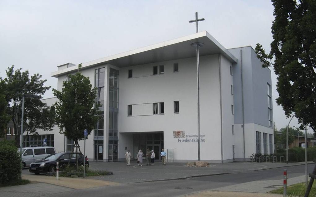 De baptistische Friedenskirche in Braunschweig ging vorige week deels in vlammen op – als derde kerk op rij. ”Waar blijft het protest?" Beeld braunschweig.de en NDR