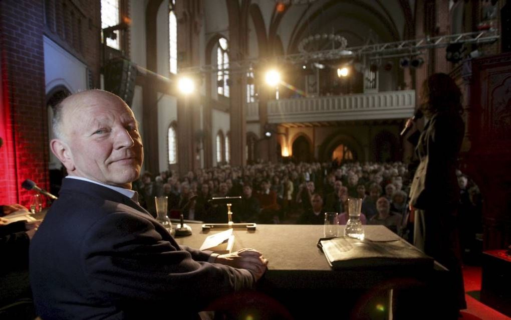 „De titel van een boek van Maarten ’t Hart is één grote leugen. Wie God verlaat, heeft niet alleen smart op smart, maar ook het eeuwig oordeel te vrezen.” Foto: Maarten ’t Hart. Foto EPA