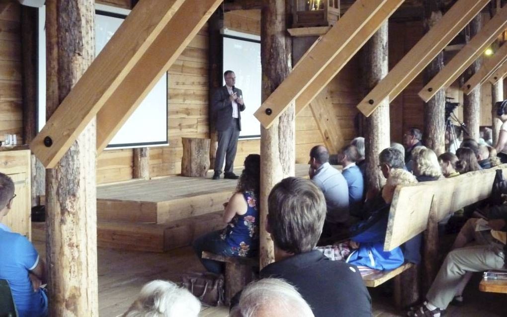 Kees van Helden tijdens een lezing over seksualiteit. Foto RD