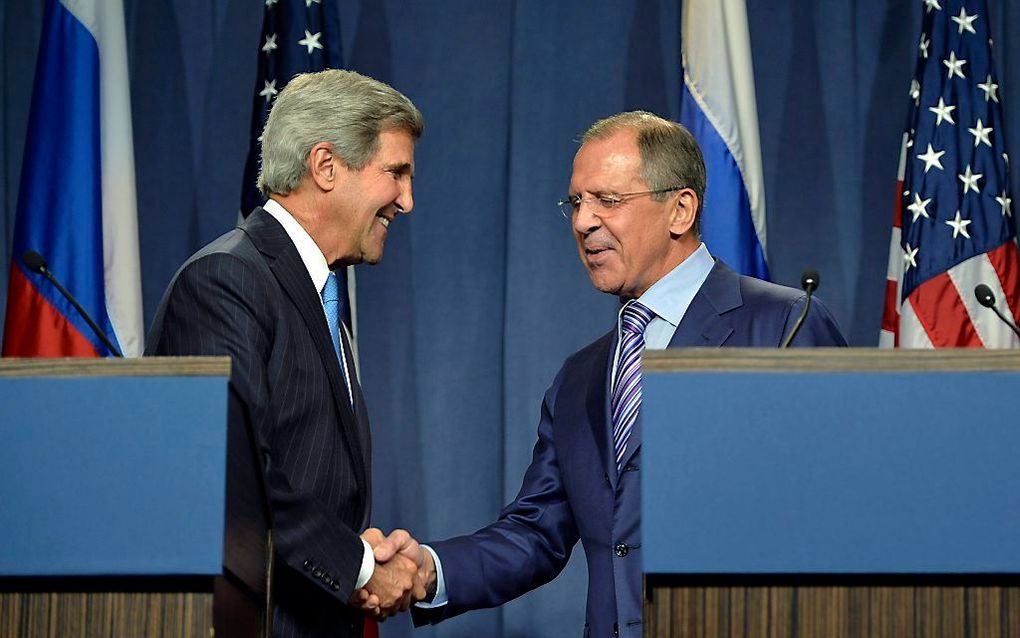 De Amerikaanse minister van Buitenlandse Zaken Kerry (links), sprak donderdag met zijn Russische collega Sergei Lavrov over Syrië. Foto EPA