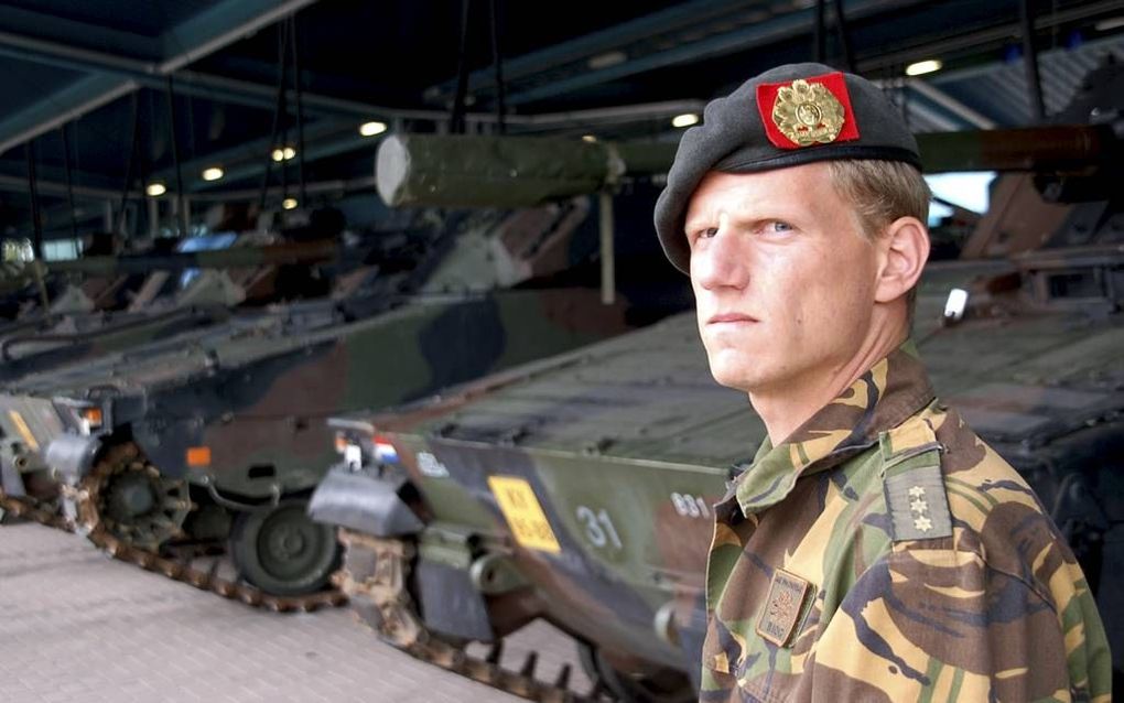 Het 45 Pantserinfanteriebataljon op de Generaal Spoorkazerne in Ermelo houdt op te bestaan. „Een pijnlijk besluit”, zegt compagniecommandant Peter Marx. „Wij hebben veel offers gebracht.” Sergeant Ronald Plomp is duidelijk. „Ik adviseer iedereen zijn keuk