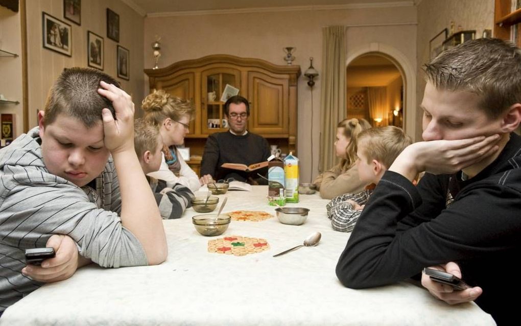 „Hoe verbinden we onze jongeren duurzaam aan de christelijke gemeente? Dat is geen eenvoudige vraag.” De foto is in scène gezet. Beeld Wim van Vossen