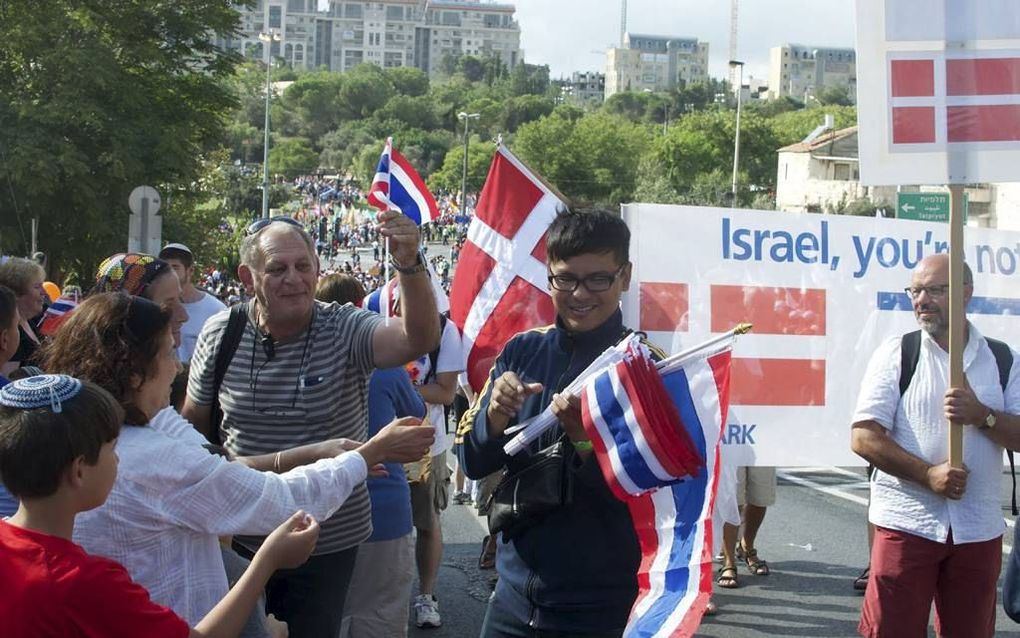 Christenen uit tientallen landen liepen dinsdag door Jeruzalem om tijdens het Loofhuttenfeest hun steun te betuigen aan Israël. beeld Alfred Muller