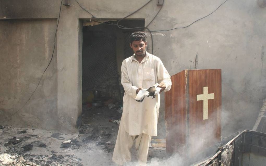 Als het christendom als een bedreiging wordt ervaren voor de overheersende godsdienst, kan dat agressie oproepen. Zo werd onlangs een kerk in Pakistan verwoest. Beeld SDOK