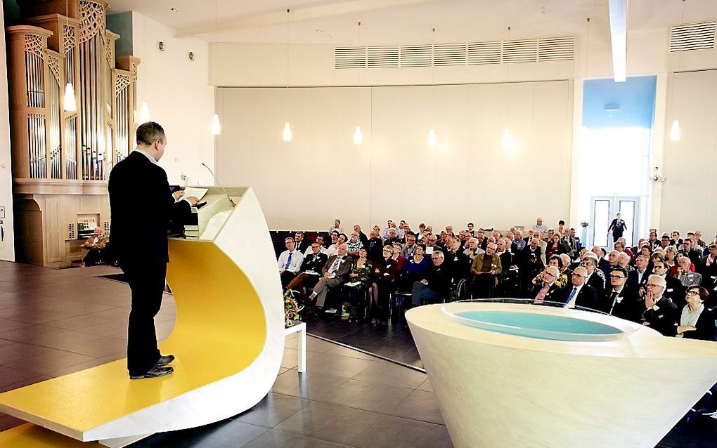 Dr. Exalto tijdens het symposium over 600 jaar religiiegeschiedenis van Nijkerk en Hoevelaken. Beeld Dick Vos