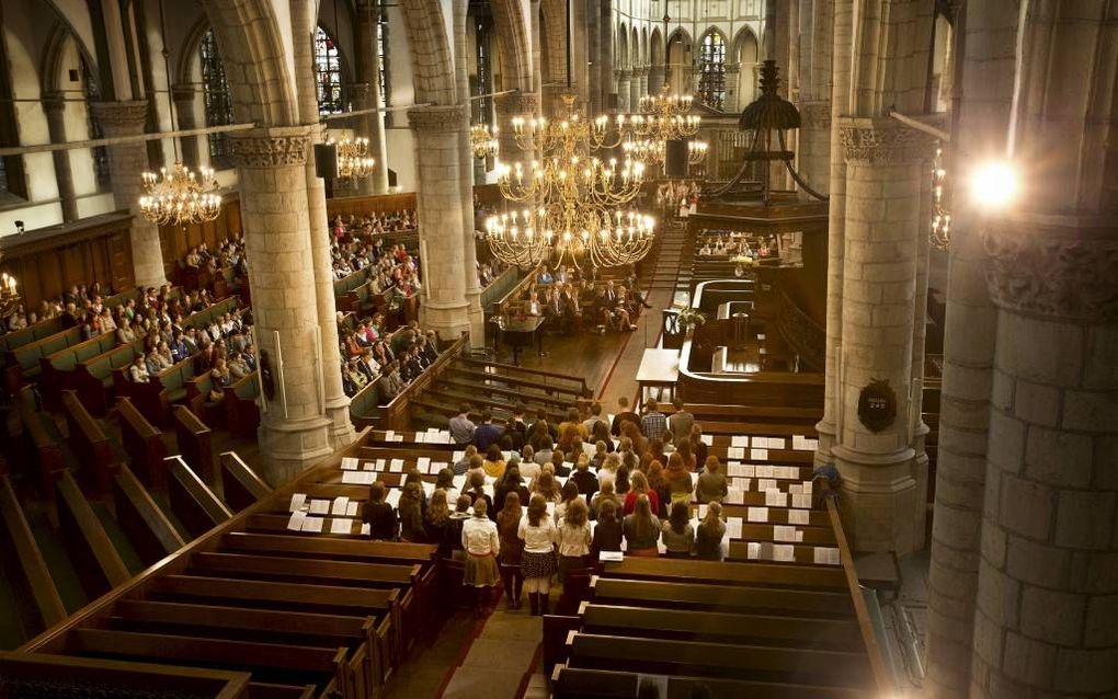 In de Sint-Janskerk in Gouda stonden studenten van de pabo-opleiding van hogeschool Driestar Educatief dinsdag stil bij het 450-jarig bestaan van de Heidelbergse Catechismus. beeld RD, Henk Visscher