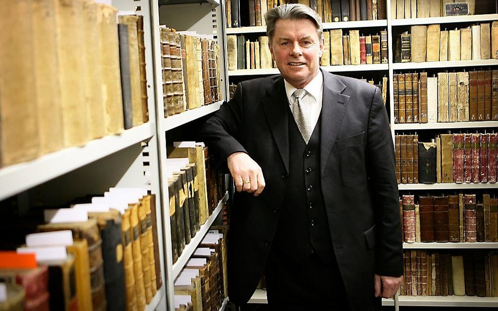 Prof. dr. A. Baars in de bibliotheek van de TuA. Foto RD, Henk Visscher