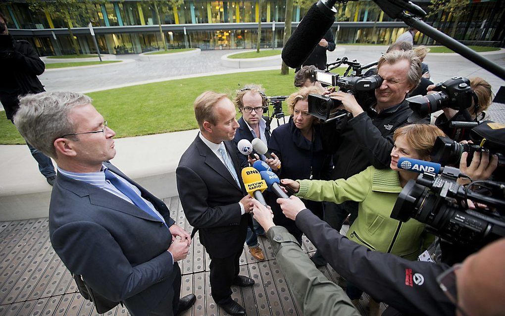 Van der Staaij en Dijkgraaf tijdens de onderhandelingen. Beeld ANP