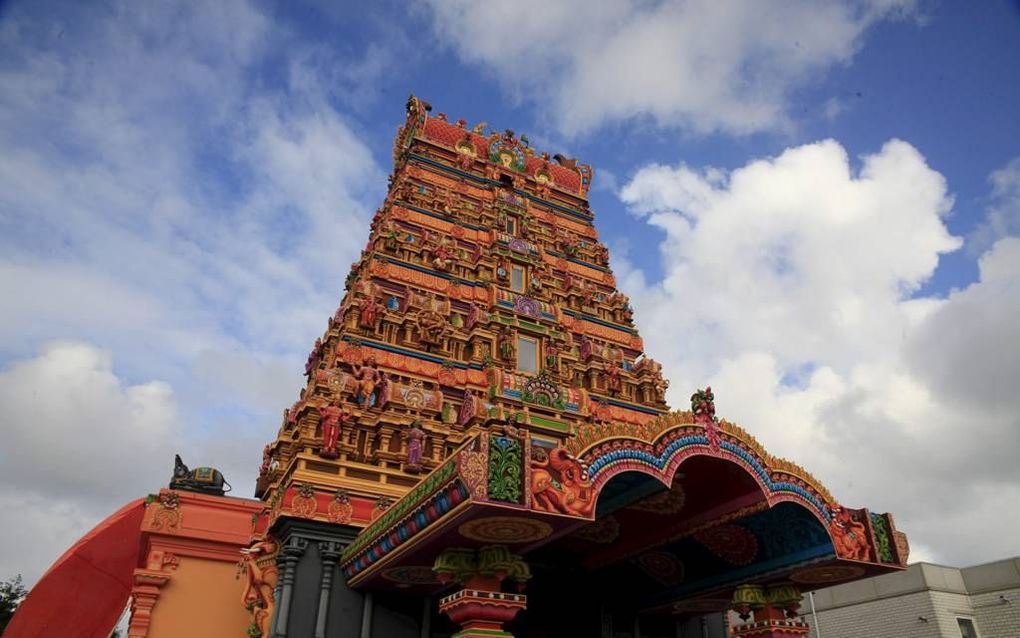 De Ganeshtempel in Den Helder is met zijn 17 meter hoge toren de grootste hindoetempel in Europa. Foto Albert Vermeulen