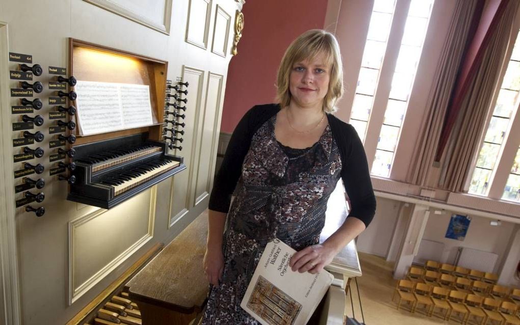 Willeke Smits op haar werkplek in de Utrechtse Tuindorpkerk. Ze breekt met haar dubbel-cd vol werk van Walther een lans voor deze tijdgenoot van Bach. „Walther heeft ons veel te vertellen.” Beeld RD, Anton Dommerholt