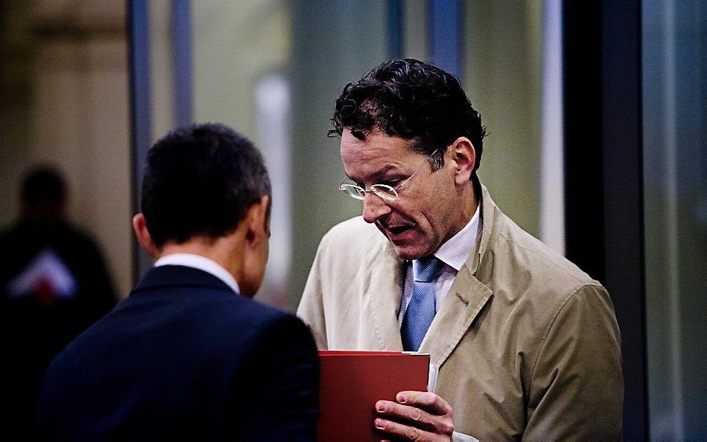 Dijsselbloem voor aanvang van de ministerraad, vrijdag. Foto ANP