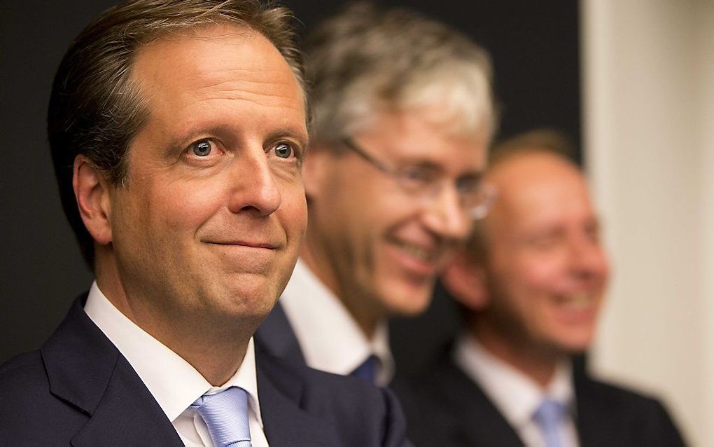 (V.l.n.r.) Alexander Pechtold, Arie Slob en Kees van der Staaij tijdens de persconferentie van de coalitie en oppositiefracties over het bereikte akkoord. Foto ANP