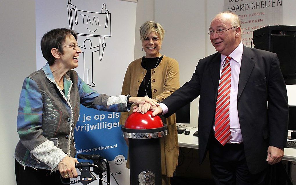 Prinses Laurentien lanceert met staatsecretaris Jetta Klijnsma (l.) van Sociale Zaken en Werkgelegenheid en wethouder Henk Kool de Taalmeter. Foto ANP