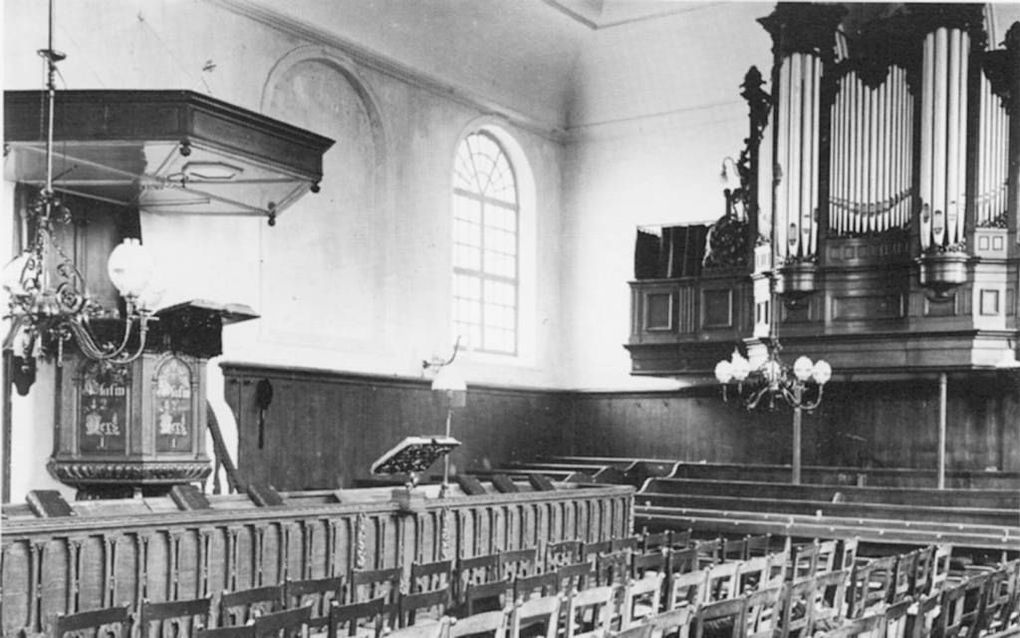 Interieur van de hervormde kerk in Benthuizen. Beeld uitg. Den Hertog, Houten