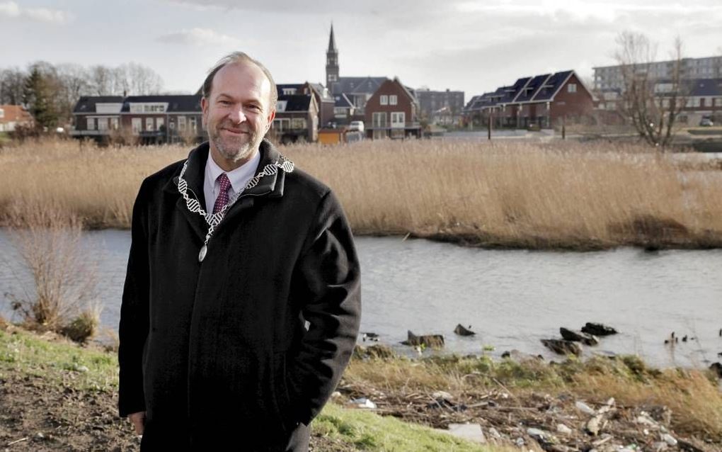 Burgemeester Blase in Alblasserdam, een van de gemeenten waar hij de scepter zwaait. Daarnaast bestuurt hij ook Hardinxveld-Giessendam. Tussen beide gemeenten zijn er overeenkomsten. „Het arbeidsethos is groot: de geest van Calvijn waait door beide gemeen