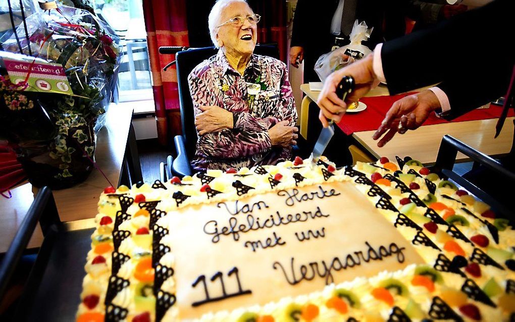 De oudste Nederlander, Egbertje Leutscher-De Vries, wordt dinsdag 111 jaar. beeld ANP